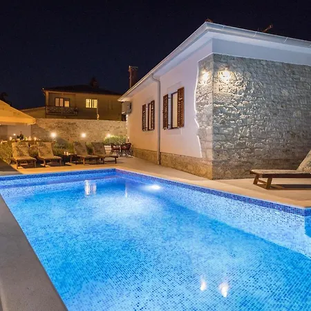 Feriehus Casa Grotta Istriana Mit Neu Pool Near Center In Pula
