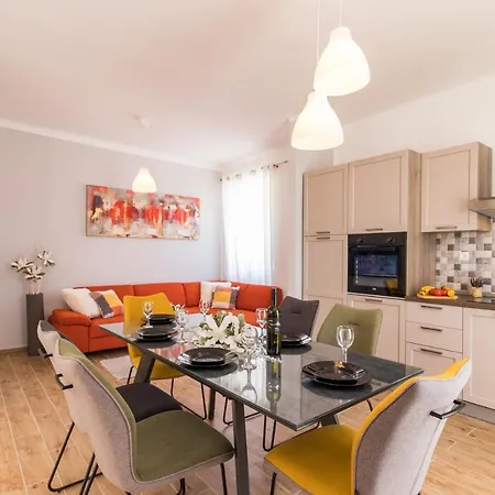 Casa Grotta Istriana Mit Neu Pool Near Center In Σπίτι διακοπών Πούλα