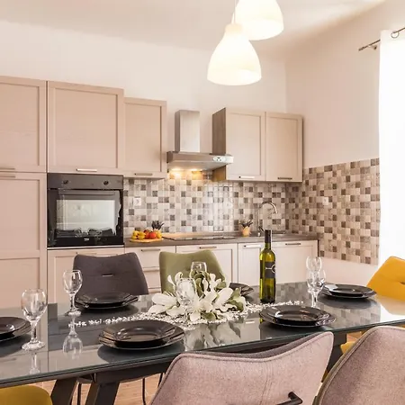 Casa Grotta Istriana Mit Neu Pool Near Center In Σπίτι διακοπών