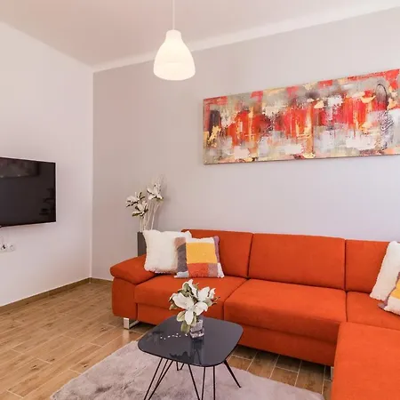 Casa Grotta Istriana Mit Neu Pool Near Center In Σπίτι διακοπών *