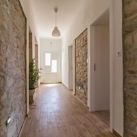 Vikendica Casa Grotta Istriana Mit Neu Pool Near Center In *