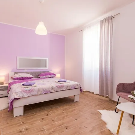 Casa Grotta Istriana Mit Neu Pool Near Center In بيت للعطل بولا